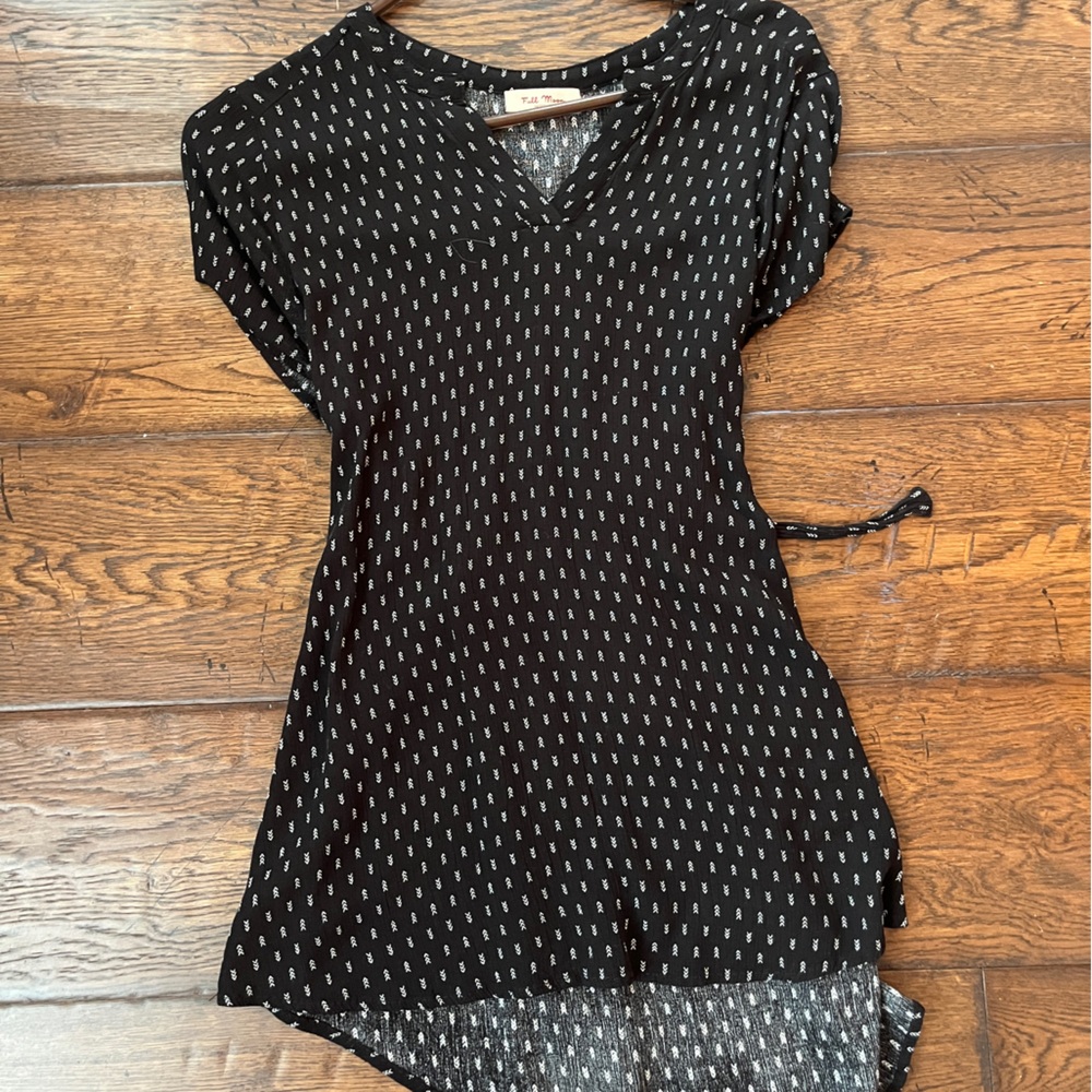Elegant Black and White Patterned Women's Blouse